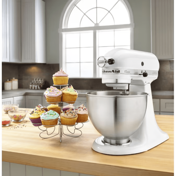 Classic Series White 4.5-Quart Tilt-Head Stand Mixer - Image 2